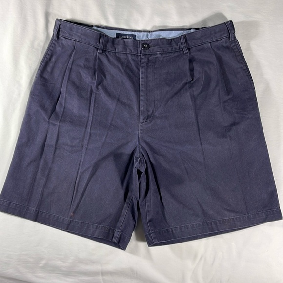 Lands' End mens navy blue rugged double pleated expandable 8.5" shorts - size 36 - Picture 2 of 12
